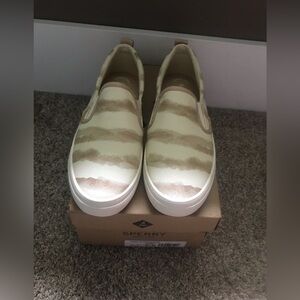 Sperry Women’s Crest TG Tie Dye Taupe Sneakers. Size 8.5. NEW!